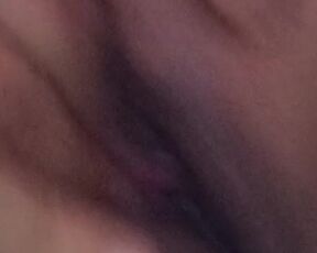 BBW Chubby girl masturbating in the bathroom. She makes me very horny with his messages